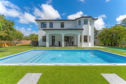 Villa ou maison à vendre à Miami, Floride: 5 chambres, 242.66 m2 № 2076490 - photo 10