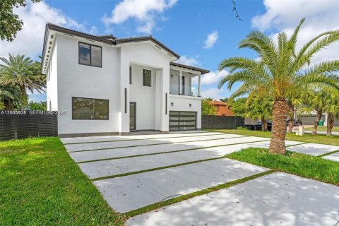Villa ou maison à Miami, Floride 5 chambres, 242.66 m2 № 2076490