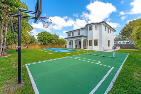 Villa ou maison à vendre à Miami, Floride: 5 chambres, 242.66 m2 № 2076490 - photo 12