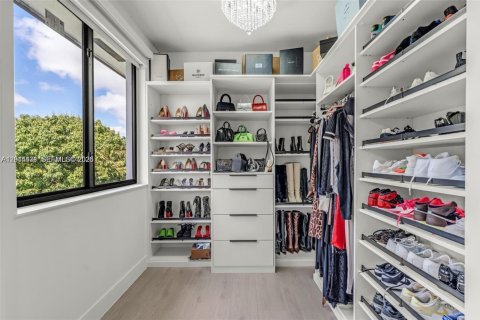 Villa ou maison à vendre à Miami, Floride: 5 chambres, 242.66 m2 № 2076490 - photo 6