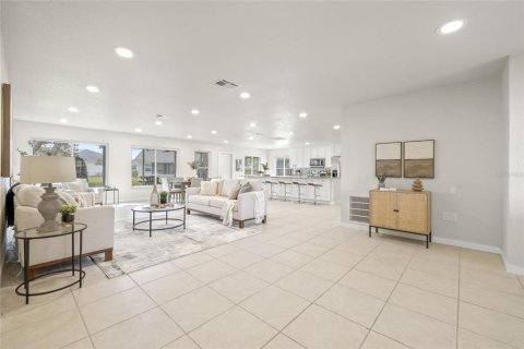 House in New Port Richey, Florida 2 bedrooms, 152.92 sq.m. № 1884175 - photo 5