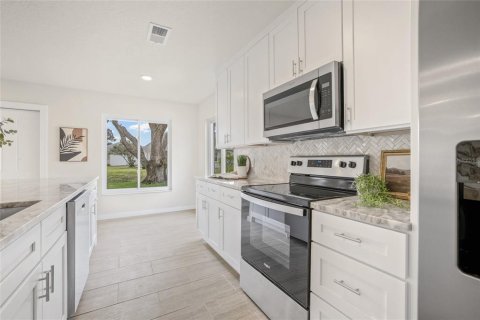 House in New Port Richey, Florida 2 bedrooms, 152.92 sq.m. № 1884175 - photo 17