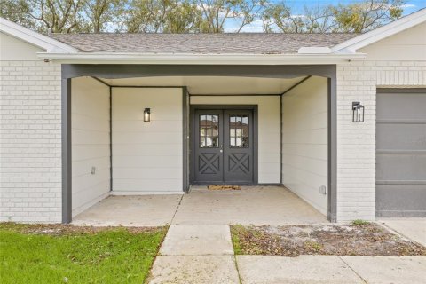 House in New Port Richey, Florida 2 bedrooms, 152.92 sq.m. № 1884175 - photo 3