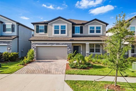 House in Wesley Chapel, Florida 5 bedrooms, 328.04 sq.m. № 1634536 - photo 1
