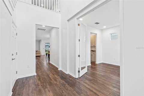 House in Wesley Chapel, Florida 5 bedrooms, 328.04 sq.m. № 1634536 - photo 4