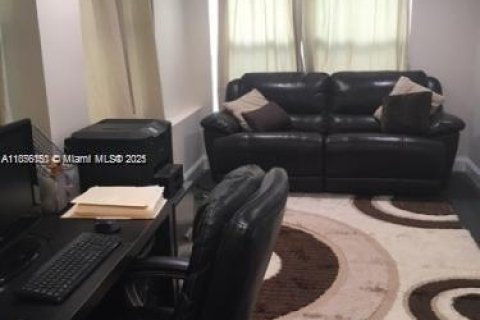 Villa ou maison à louer à North Miami Beach, Floride: 3 chambres, 157.93 m2 № 1882093 - photo 7