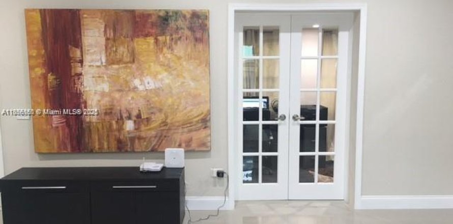 Villa ou maison à North Miami Beach, Floride 3 chambres, 157.93 m2 № 1882093