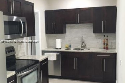 Villa ou maison à louer à North Miami Beach, Floride: 3 chambres, 157.93 m2 № 1882093 - photo 8