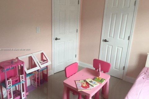 Villa ou maison à louer à North Miami Beach, Floride: 3 chambres, 157.93 m2 № 1882093 - photo 12