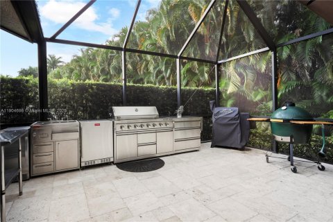 House in Doral, Florida 3 bedrooms, 189.24 sq.m. № 1955769 - photo 12