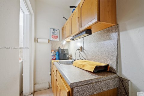 House in Miami, Florida 3 bedrooms, 195.47 sq.m. № 1811655 - photo 19