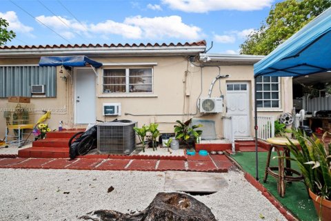 House in Miami, Florida 3 bedrooms, 195.47 sq.m. № 1811655 - photo 21