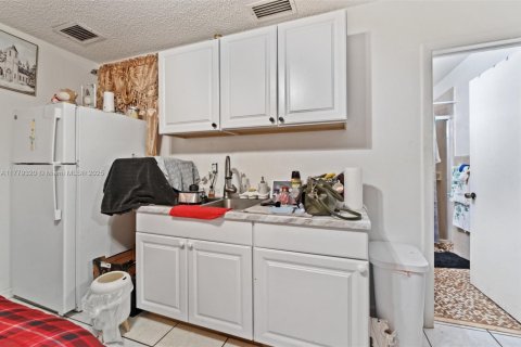 House in Miami, Florida 3 bedrooms, 195.47 sq.m. № 1811655 - photo 22