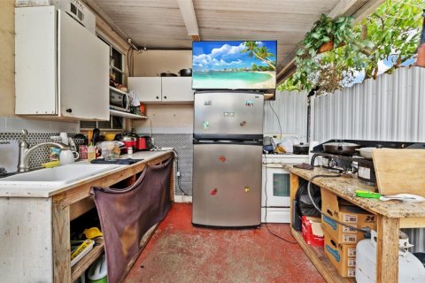 House in Miami, Florida 3 bedrooms, 195.47 sq.m. № 1811655 - photo 24