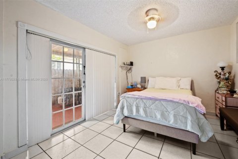 House in Miami, Florida 3 bedrooms, 195.47 sq.m. № 1811655 - photo 11