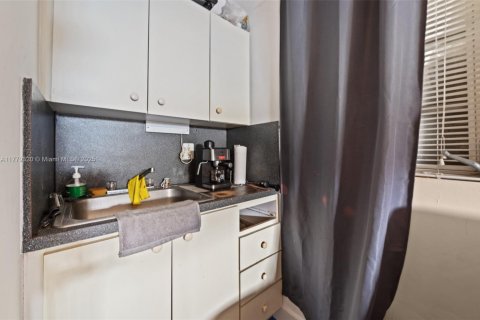 House in Miami, Florida 3 bedrooms, 195.47 sq.m. № 1811655 - photo 28