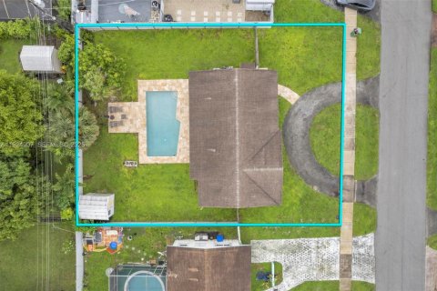 House in Miami Gardens, Florida 3 bedrooms, 101.82 sq.m. № 1983099 - photo 19