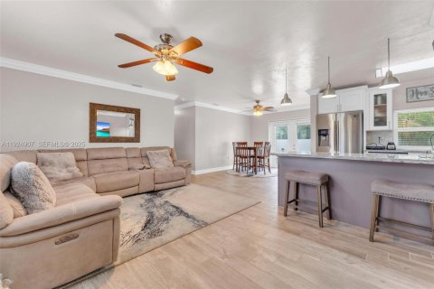 House in Miami Gardens, Florida 3 bedrooms, 101.82 sq.m. № 1983099 - photo 10