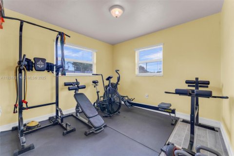 House in Miami Gardens, Florida 3 bedrooms, 101.82 sq.m. № 1983099 - photo 9