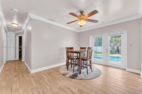 House in Miami Gardens, Florida 3 bedrooms, 101.82 sq.m. № 1983099 - photo 13