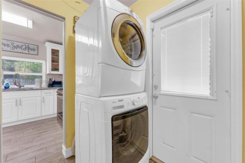 House in Miami Gardens, Florida 3 bedrooms, 101.82 sq.m. № 1983099 - photo 14