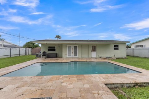 House in Miami Gardens, Florida 3 bedrooms, 101.82 sq.m. № 1983099 - photo 15