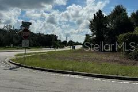 Propiedad comercial en venta en Deltona, Florida № 212805 - foto 1