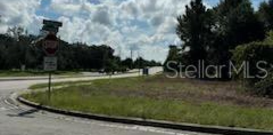 Propiedad comercial en Deltona, Florida № 212805