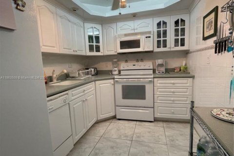 Condominio en venta en Hallandale Beach, Florida, 2 dormitorios, 101.64 m2 № 1893041 - foto 1