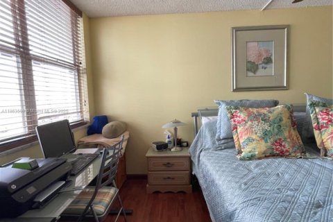 Condominio en venta en Hallandale Beach, Florida, 2 dormitorios, 101.64 m2 № 1893041 - foto 10