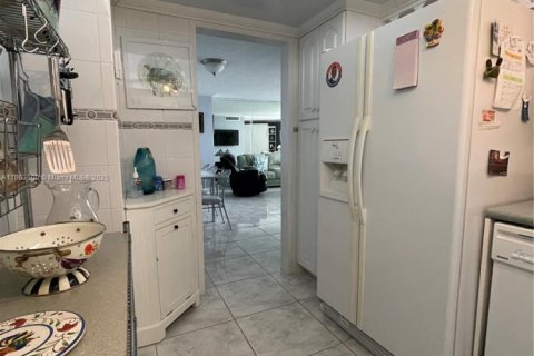 Condominio en venta en Hallandale Beach, Florida, 2 dormitorios, 101.64 m2 № 1893041 - foto 3