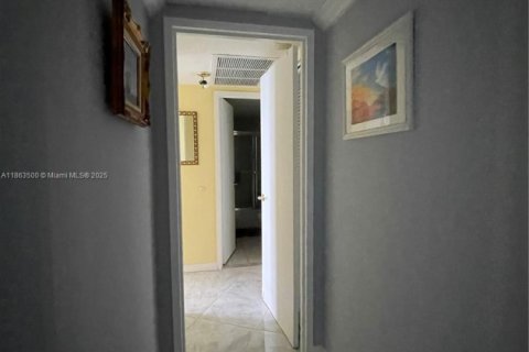 Condominio en venta en Hallandale Beach, Florida, 2 dormitorios, 101.64 m2 № 1893041 - foto 8