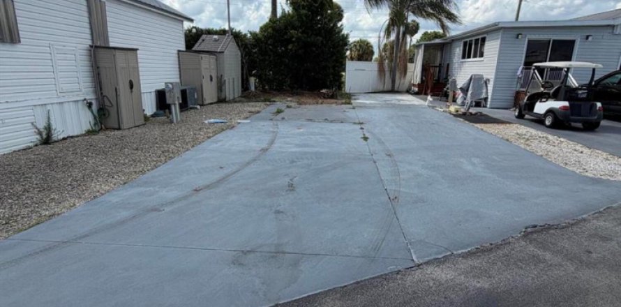 Propiedad comercial en Okeechobee, Florida № 2171947