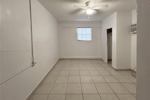 Снять в аренду квартиру в Майами, Флорида 19.51м2, № 2048046 - фото 7