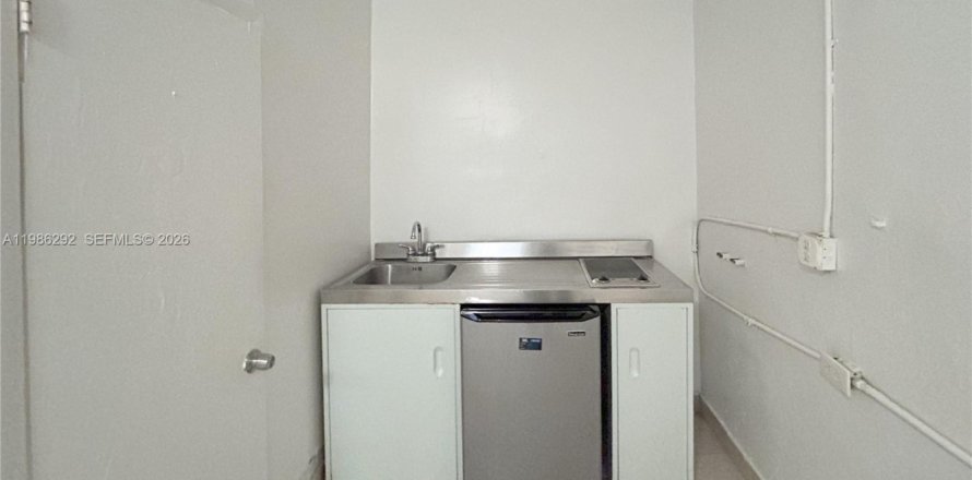 Студия в Майами, Флорида № 2048046