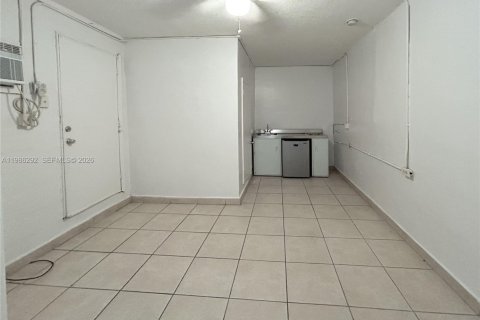 Снять в аренду квартиру в Майами, Флорида 19.51м2, № 2048046 - фото 4