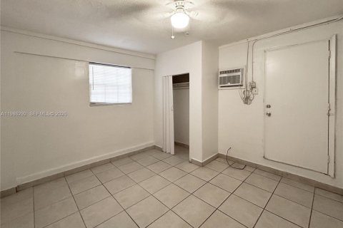 Снять в аренду квартиру в Майами, Флорида 19.51м2, № 2048046 - фото 5