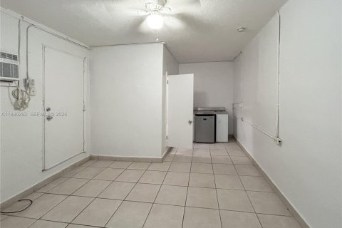 Снять в аренду квартиру в Майами, Флорида 19.51м2, № 2048046 - фото 3