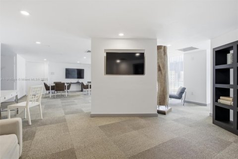 Copropriété à vendre à Miami, Floride: 2 chambres, 104.14 m2 № 1974104 - photo 28