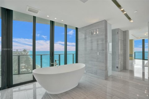 Copropriété à vendre à Sunny Isles Beach, Floride: 3 chambres, 463.77 m2 № 1865113 - photo 13