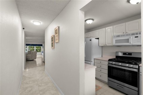 Condo in Gulfport, Florida, 1 bedroom  № 1771374 - photo 3
