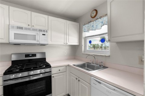 Condo in Gulfport, Florida, 1 bedroom  № 1771374 - photo 5