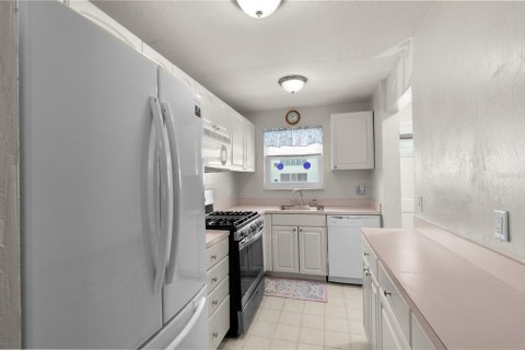 Condo in Gulfport, Florida, 1 bedroom  № 1771374 - photo 6