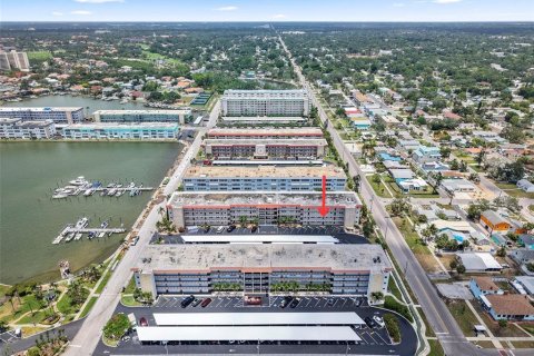 Condo in Gulfport, Florida, 1 bedroom  № 1771374 - photo 29