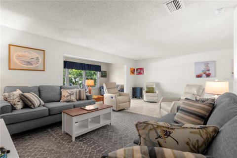Condo in Gulfport, Florida, 1 bedroom  № 1771374 - photo 10
