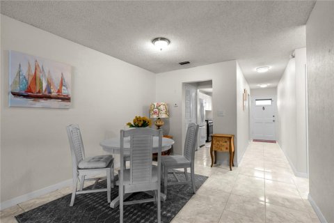 Condo in Gulfport, Florida, 1 bedroom  № 1771374 - photo 7