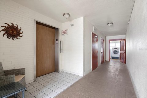 Condo in Gulfport, Florida, 1 bedroom  № 1771374 - photo 18