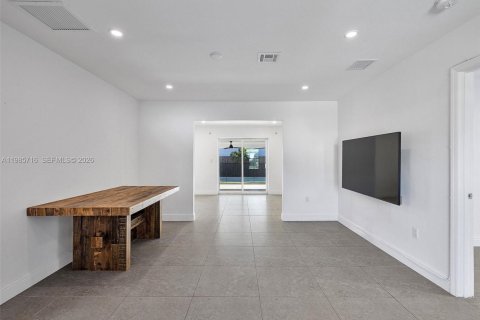 Снять в аренду виллу или дом в Майами, Флорида 4 спальни, 127.37м2, № 2050592 - фото 11