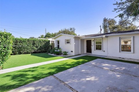 Снять в аренду виллу или дом в Майами, Флорида 4 спальни, 127.37м2, № 2050592 - фото 3