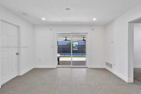 Снять в аренду виллу или дом в Майами, Флорида 4 спальни, 127.37м2, № 2050592 - фото 12